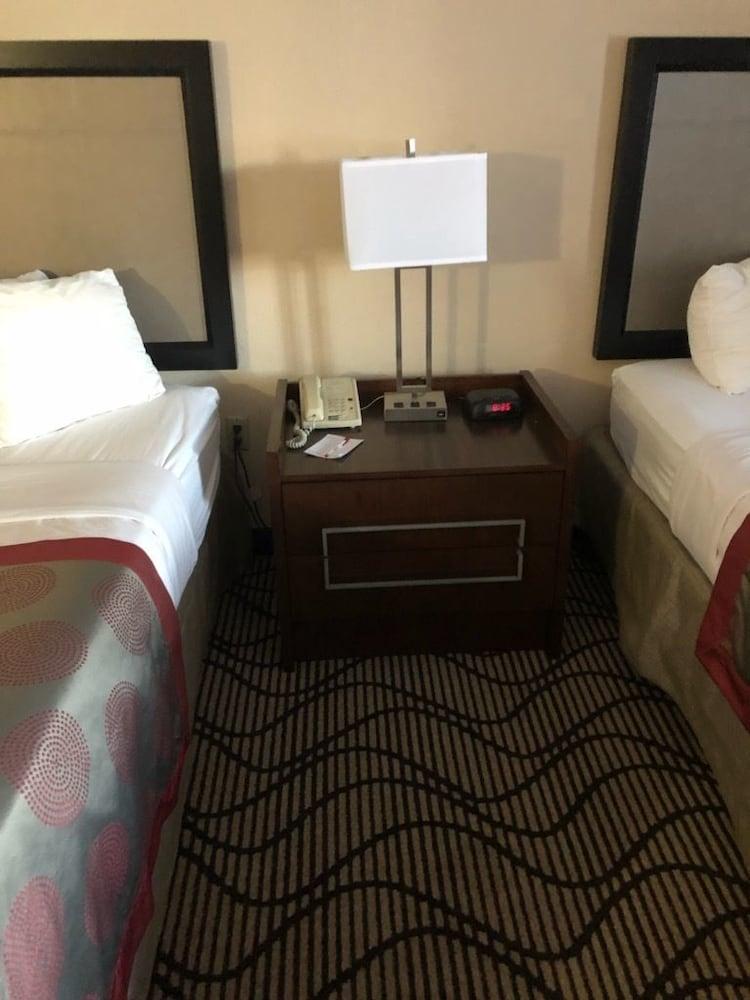 Holiday Inn Indianapolis - Airport Area N By Ihg Екстер'єр фото