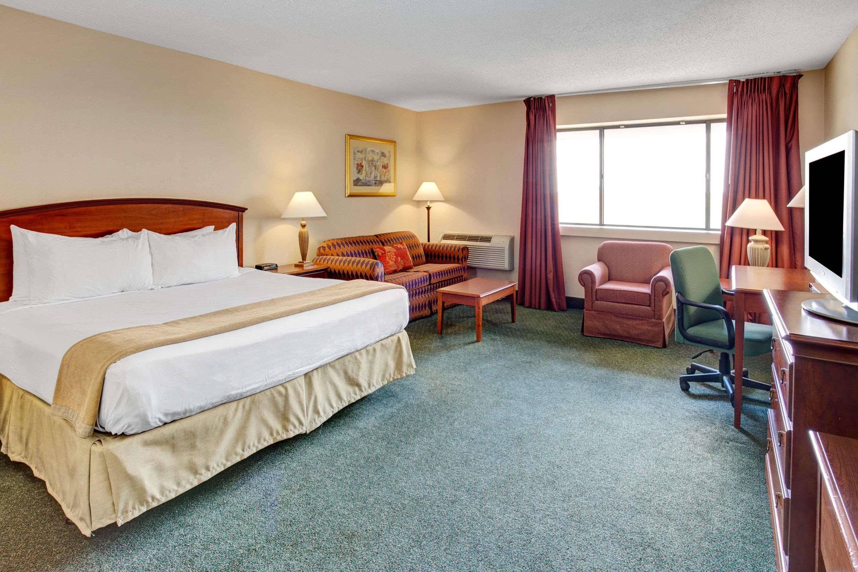 Holiday Inn Indianapolis - Airport Area N By Ihg Екстер'єр фото
