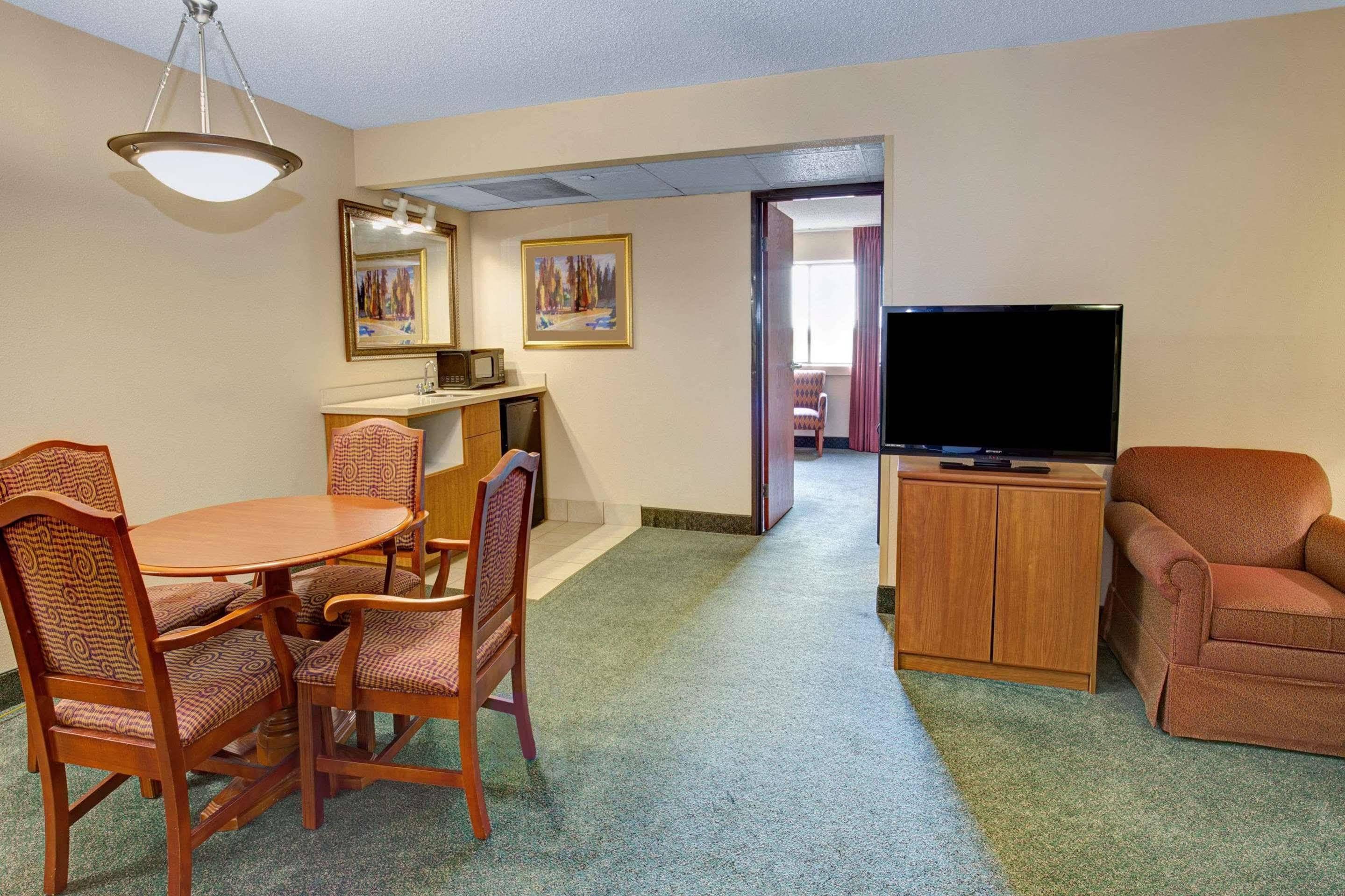 Holiday Inn Indianapolis - Airport Area N By Ihg Екстер'єр фото
