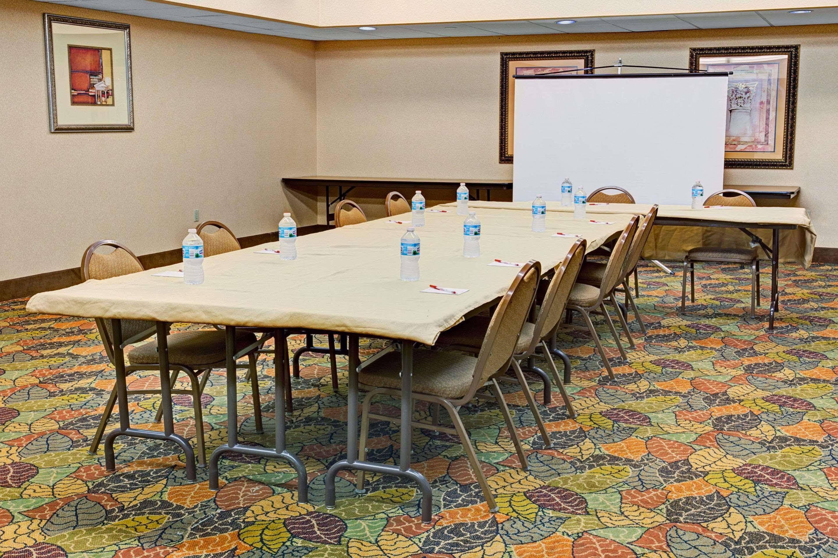 Holiday Inn Indianapolis - Airport Area N By Ihg Екстер'єр фото